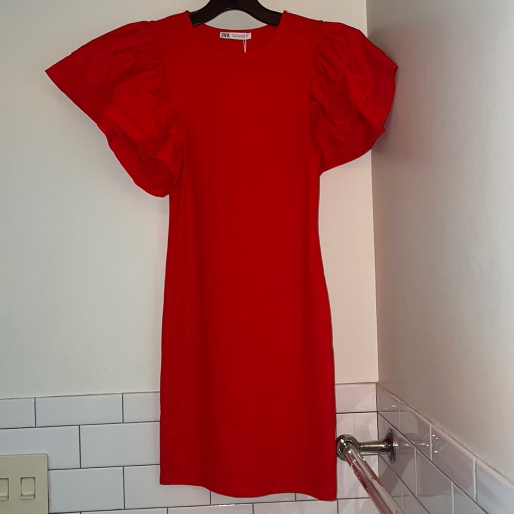 NWT Size M Red Puff Sleeved Zara Mini Dress